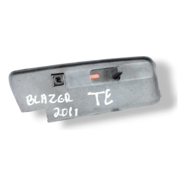 Moldura Trava Porta Traseira Esquerda Blazer 2010 15689173