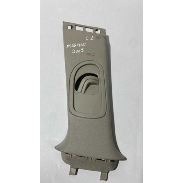 Acabamento Coluna Central Esquerdo Megane 06/12 8200483348