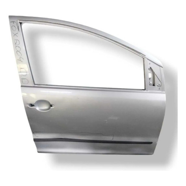 Porta Dianteira Direita Volkswagen Fox 2004 A 2006 Detalhe Dianteira Direita Prateado