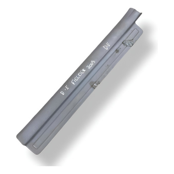 Soleira  Dianteiro Esquerdo  Toyota Fielder 2005  679142110 Cinza