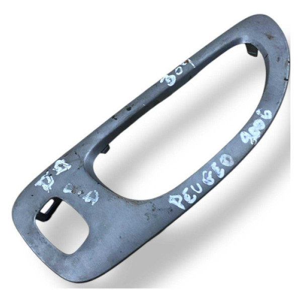 Moldura Maçaneta Int Tras Direit Peugeot 307 2008 9634774677 Cinza Dianteira