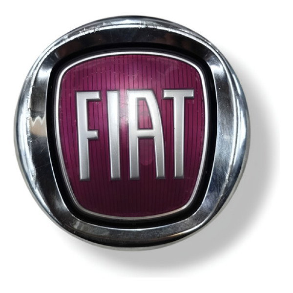 Emblema Traseiro Fiat Strada 1.8 2013 2014 2015 2016 2017 Vermelho