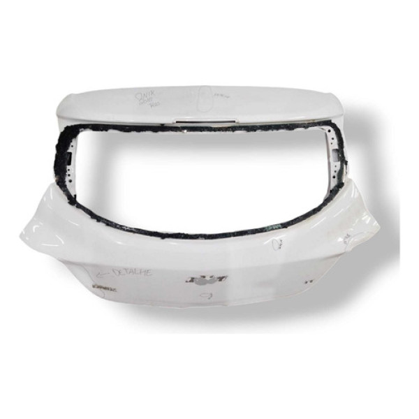 Tampa Traseira/porta Malas Sem Fechadura Onix 13/19 Detelhe