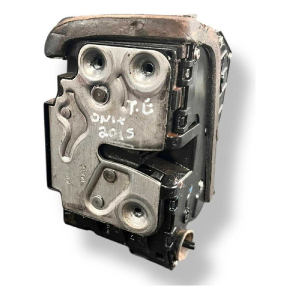 Fechadura Porta Traseira Esquerda Gm Onix 2015 2016 13588869