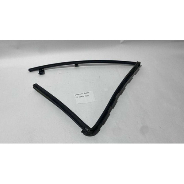 Canaleta Da Porta Traseira Direita Nissan Versa 2017/2020