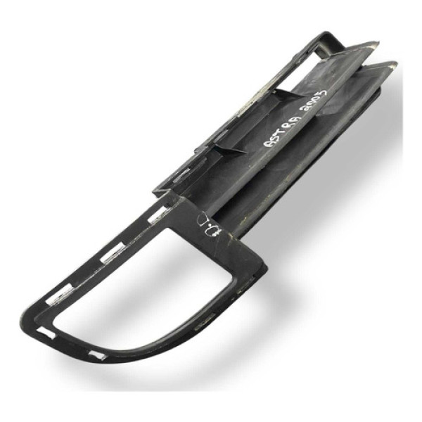 Grade Farol Milha Direito Gm Astra Sedan 2005 2006 93387433 Preto Direito