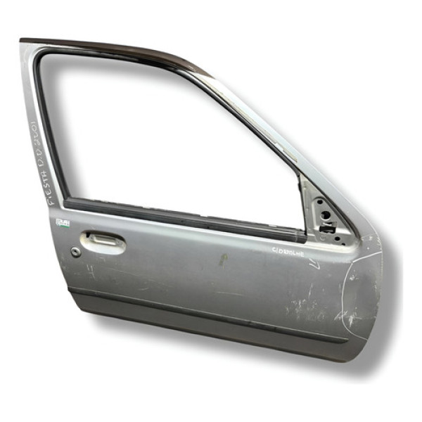 Porta Dianteira Direita C/detalhe Ford Fiesta 2001  Dianteira Direito Prata