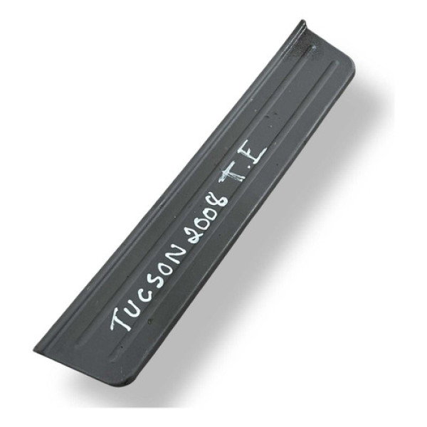 Soleira Porta Traseira Esquerda Tucson 2.0  2008 858782e000 Cinza