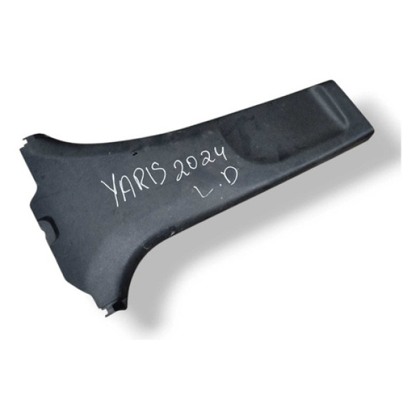 Acabamento Coluna Lado Direito Toyota Yaris 25 624130d450