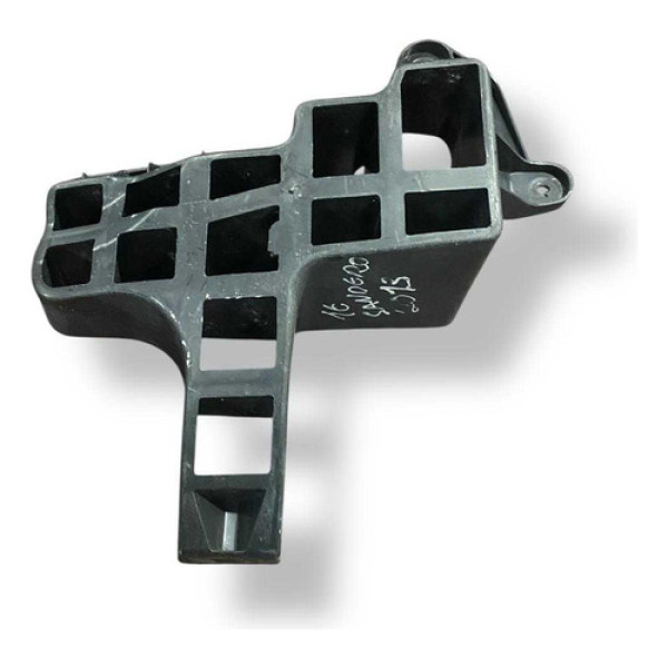 Guia Parachoque Tras Esquerd Renault Sandero 2011 8200531545