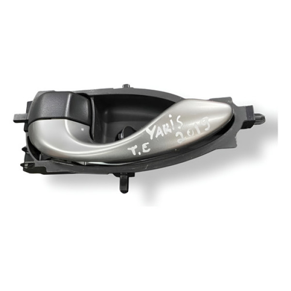 Maçaneta Interna Traseira Esquerda Toyota Yaris 2019 2020 - Prateado - Traseira