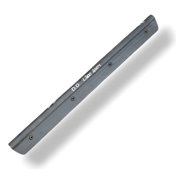 Soleira Porta Dianteira Direita Mitsubishi L200 2004 Mr11782 Preto