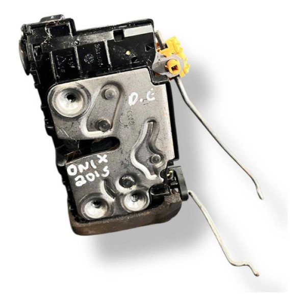 Fechadura Porta Dianteira Esquerda Gm Onix 2015 13589502