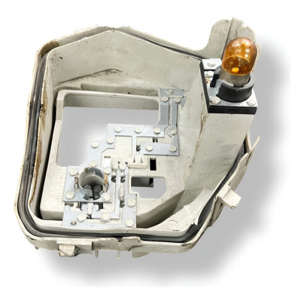 Circuito Lanterna Direita Com Detalhe Vw Voyage Gol G6 2014 Direito/passageiro Vermelho