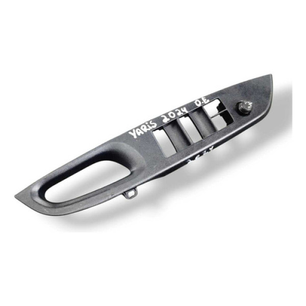 Moldura Botao Vidro Esquerdo Toyota Yaris Sedan 25 742320dd4